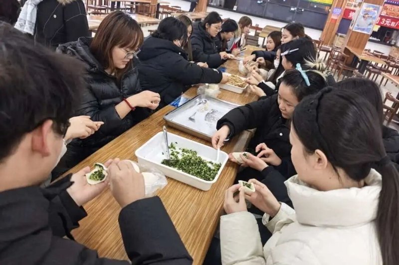 新密两校区开展了“寻味冬至